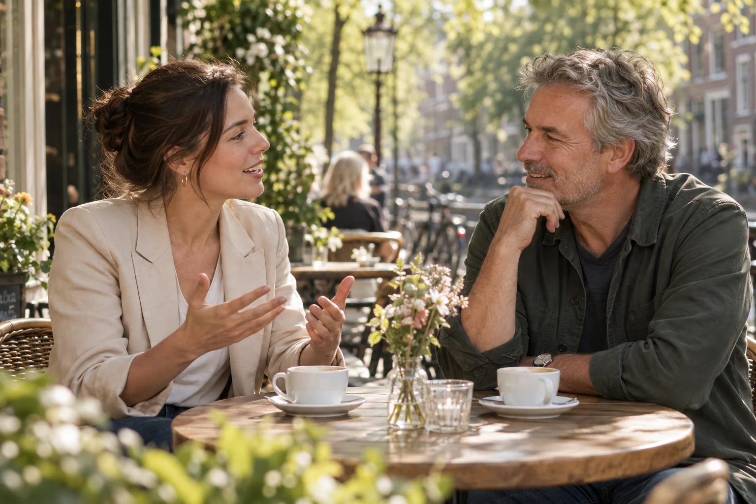 Two adults enjoy a conversation at a cafe.